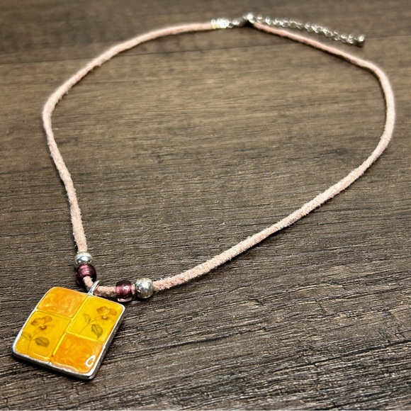 Pretty Vintage Floral Pendant Necklace - Picture 1 of 2